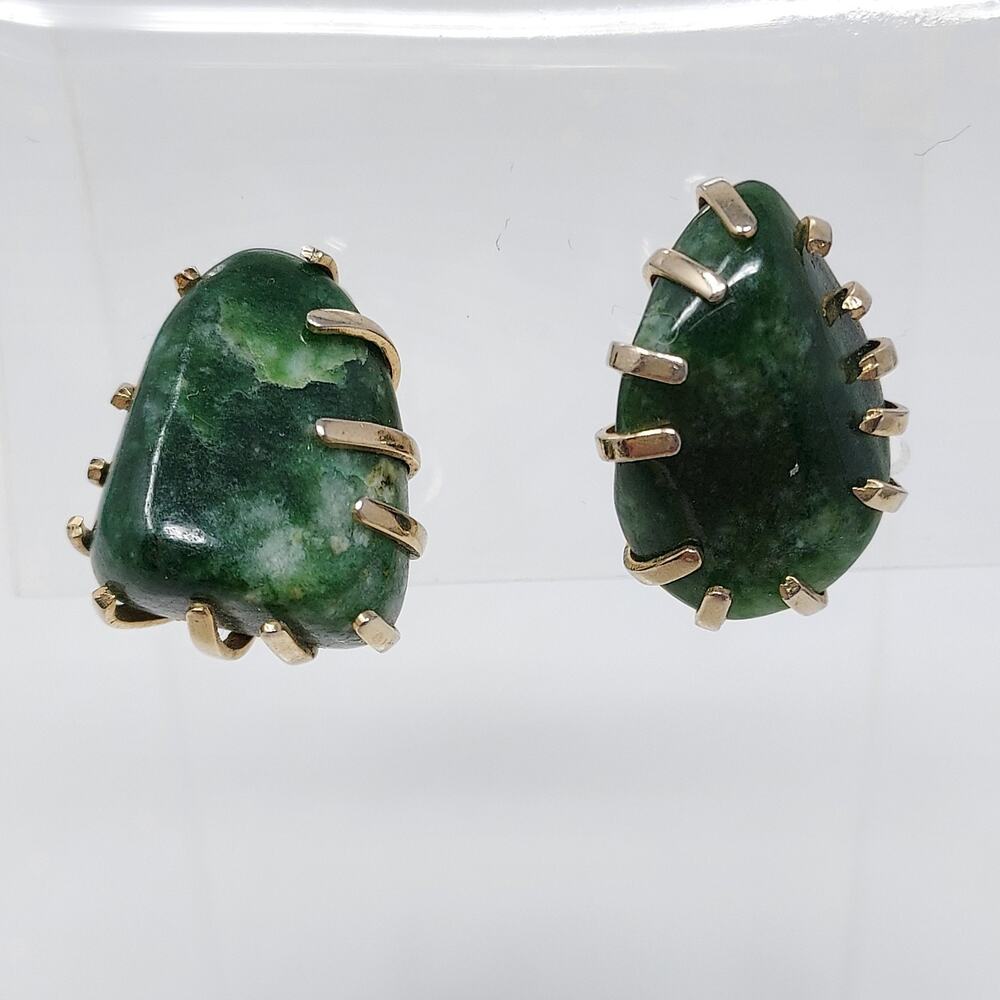 Vintage Kramer Natural Green Stone Earrings Long Prong Setting Clip On Signed